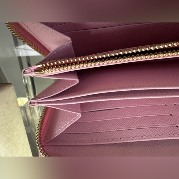 🍋💕Louis Vuitton Monogram Giant By The Pool Zippy Wallet Light Pink💕🍋 - Picture 10 of 16
